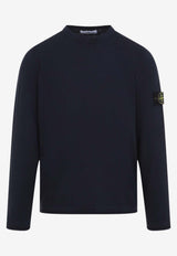 كنزة برقبة دائرية مع رقعة شعار الماركة