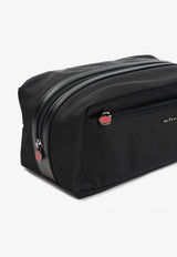 حقيبة من النايلون بشعار الماركة