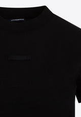 تي شيرت بشريط حرير مضلع بشعار الماركة