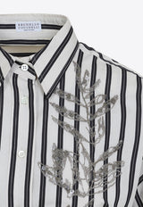 فستان مُقلم بطول منتصف الساق بقَصة قميص بتطريز زهور