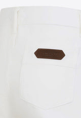 بنطال واسع من الأسفل برقعة شعار الماركة