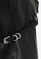 فستان قصير من الجلد بلا أكمام مع حزام