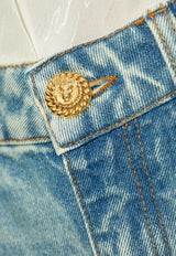 جينز واسع من الأسفل بشعار مُطرّز