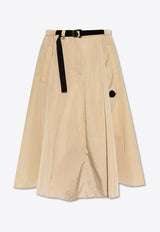 تنورة بطول منتصف الساق برقعة شعار الماركة بحزام