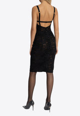 فستان مخصر من الدانتيل بلا أكمام بطول منتصف الساق