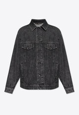 جاكيت من الدنيم بتأثير باهت بشعار الماركة