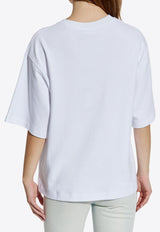 تي شيرت برقبة دائرية وشعار مطبوع