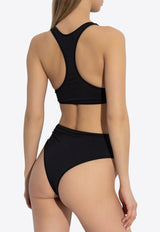 بكيني بأحزمة ظهر متقاطعة مع رقعة شعار الماركة