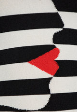 فستان قصير مُقلّم بقَصة ملائمة لشكل الجسم