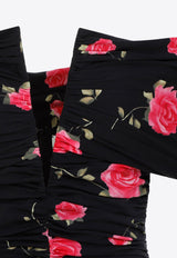 فستان قصير بطبعة زهور وبأكتاف مكشوفة