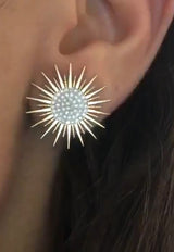 أقراط سولي كولكشن من الذهب الأصفر عيار 18 قيراط بالألماس الأبيض