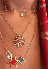 قلادة سويت كوكلكشن من الذهب الأصفر عيار 18 قيراط والمينا والألماس الأبيض