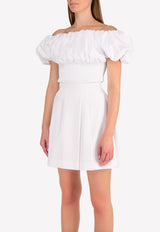 توب قصير بأكتاف متدلية وأكمام منفوخة