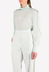 توب من الحرير بياقة مكشكشة وأكمام منفوخة