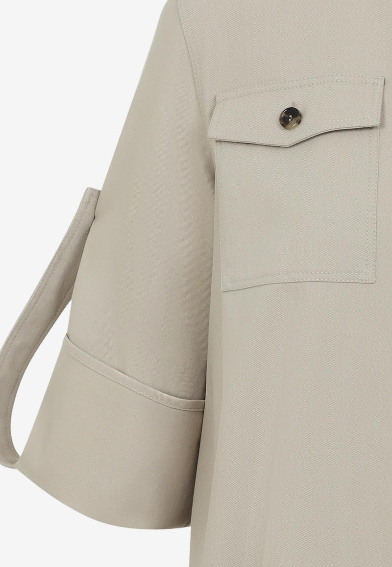 فستان بطول منتصف الساق بشعار الماركة