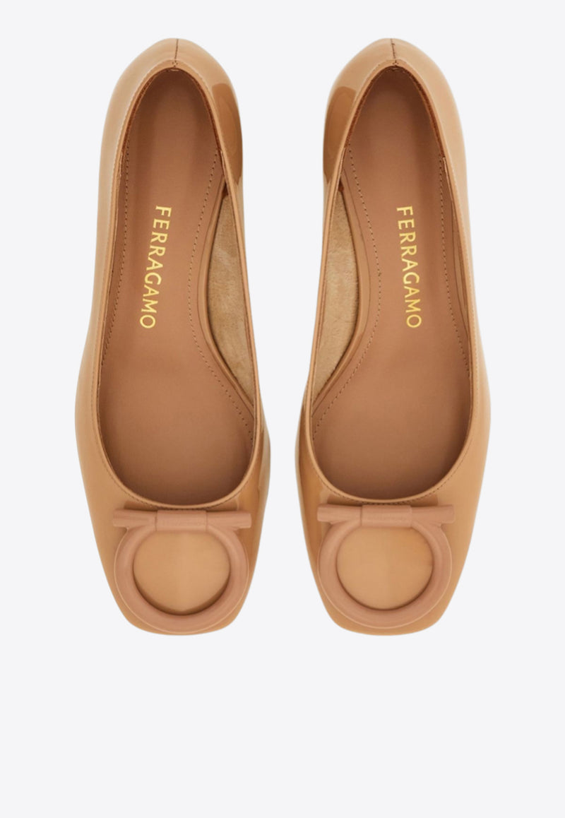 Ferragamo Mara 40 Patent Leather Pumps Beige 01K450 MARA 40 785206 AMARETTI