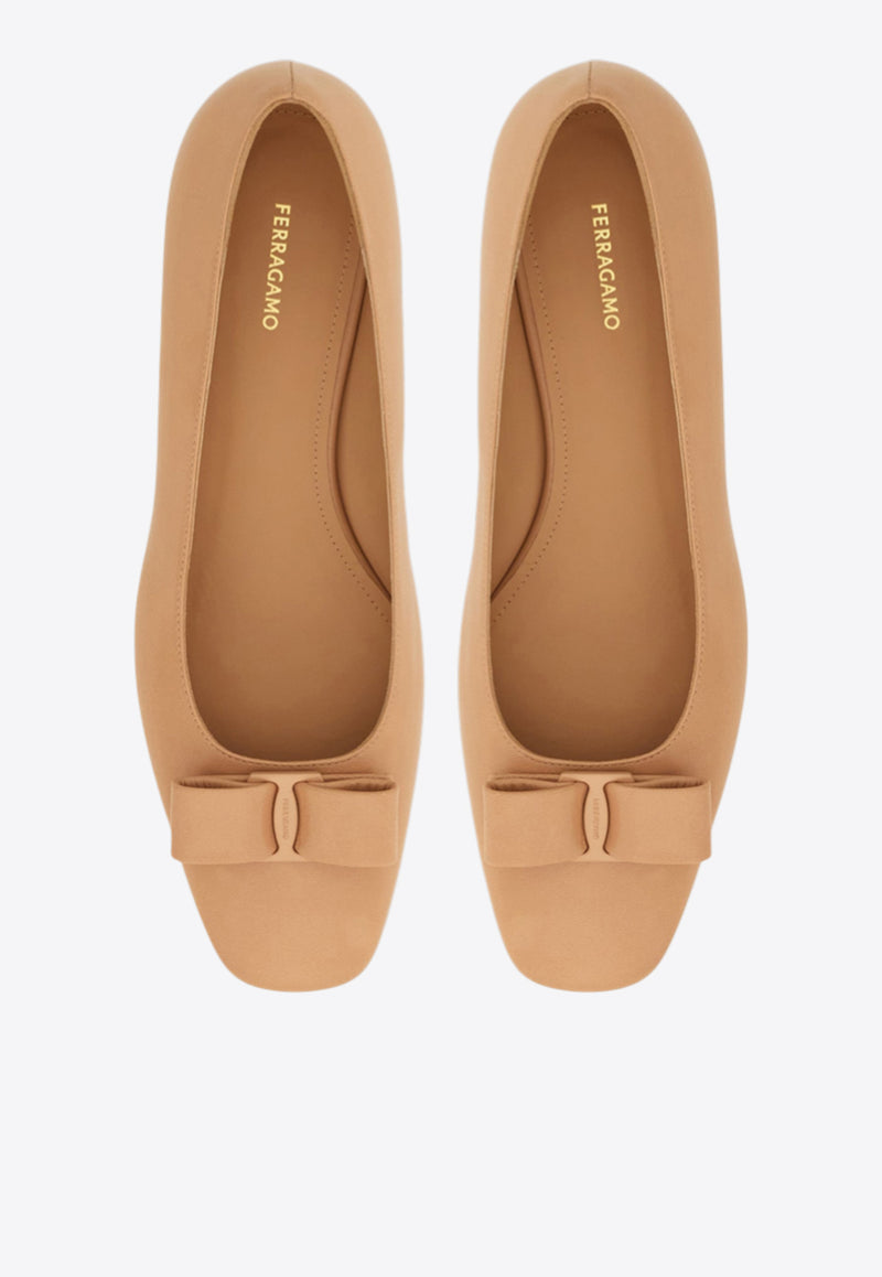 Ferragamo Rirri 30 Iconic Bow Nappa Leather Pumps Beige 01K520 RIRRI 785562 AMARETTI