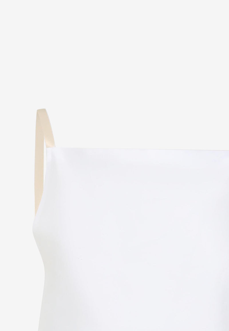 توب بلا أكمام بقَصة مُستقيمة