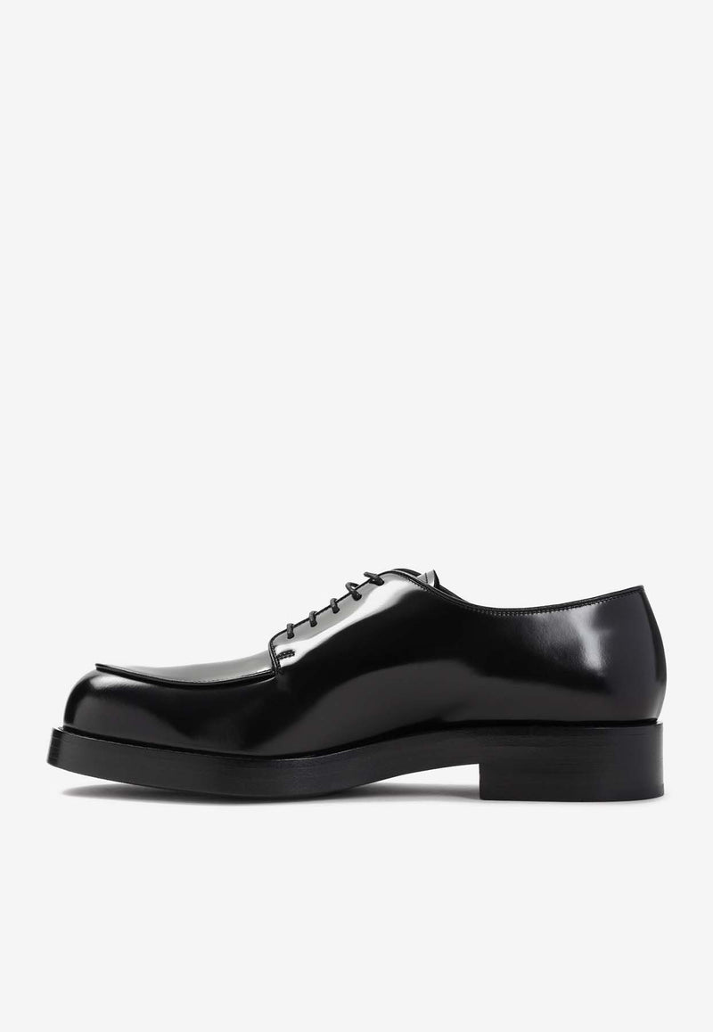 Lace-Up Shoes in Patent Leather