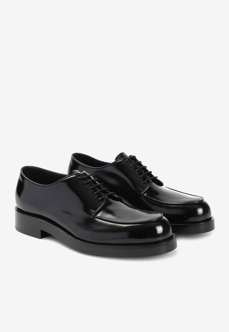 Lace-Up Shoes in Patent Leather