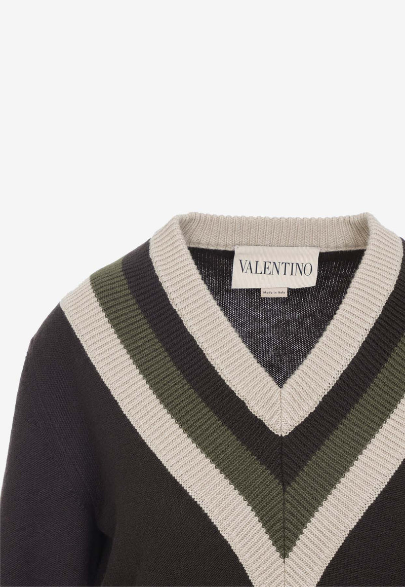 V-Neck Sweater in Wool and Cashmere