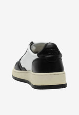 Autry Medalist Low-Top Sneakers in Leather Monochrome AULMWB01/T_AUTRY-WB01