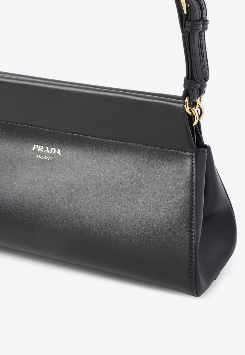 Medium Enchaîné Leather Shoulder Bag