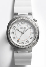 ساعة هيرميس كات 36 مم كبيرة مع حزام مطاطي أبيض وحافة مُزينة بالألماس