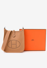 Mini Evelyne TPM باللون Chai Taurillon Clemence Amazone مع أجهزة Palladium