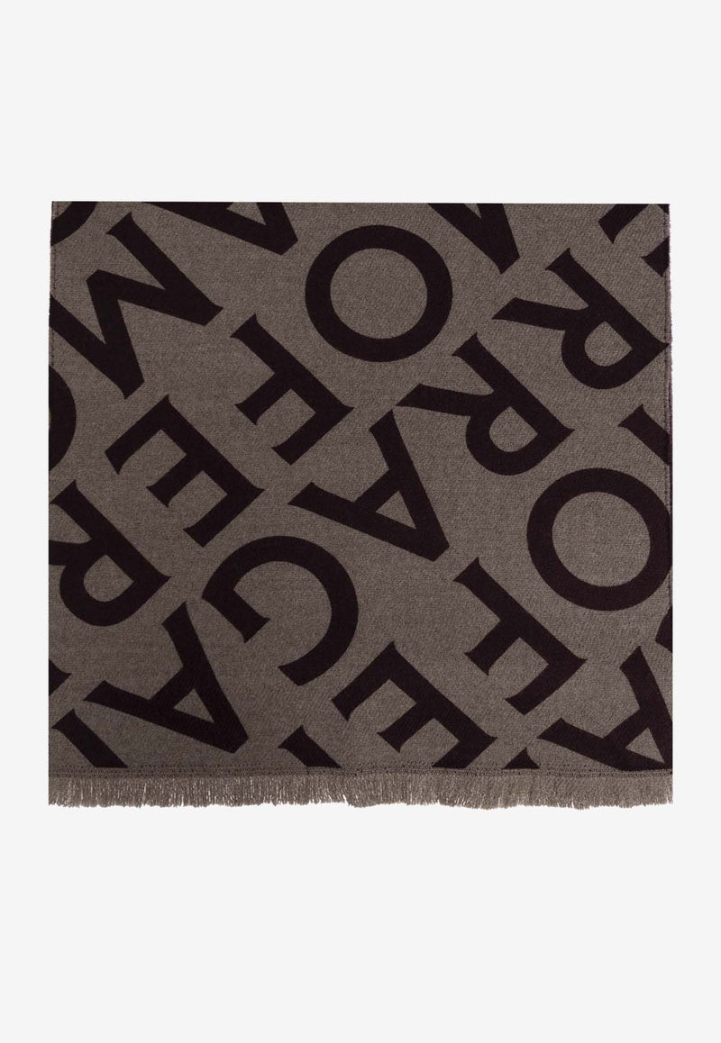 وشاح من الحرير بشعار الماركة