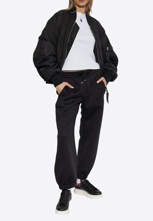 تي شيرت بشعار مُطرّز برقبة دائرية