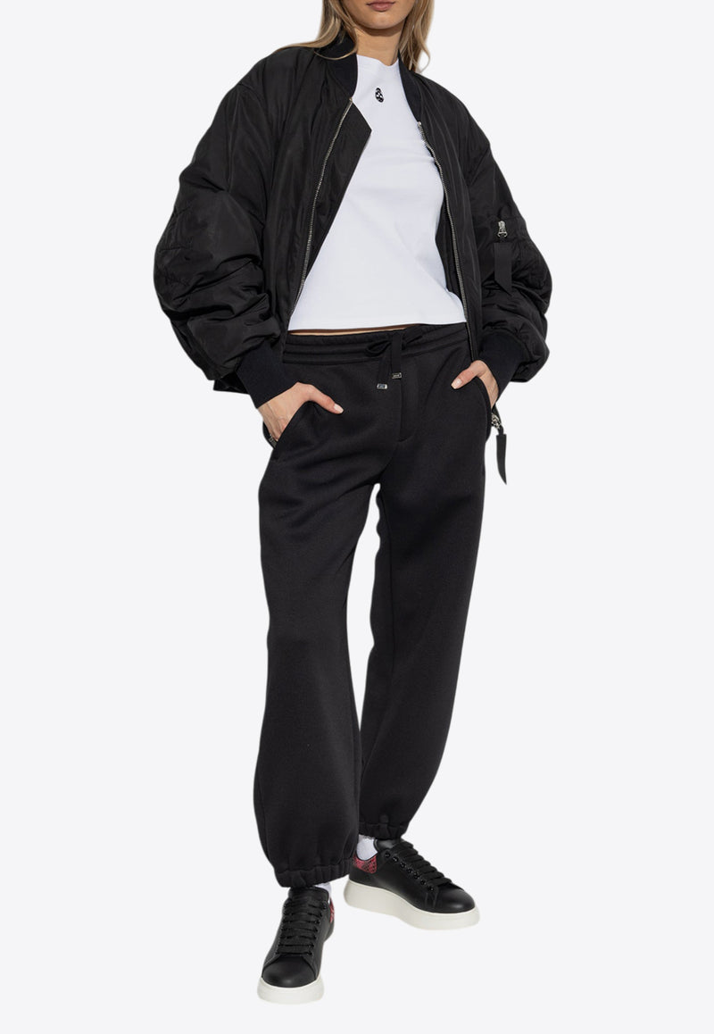 تي شيرت بشعار مُطرّز برقبة دائرية