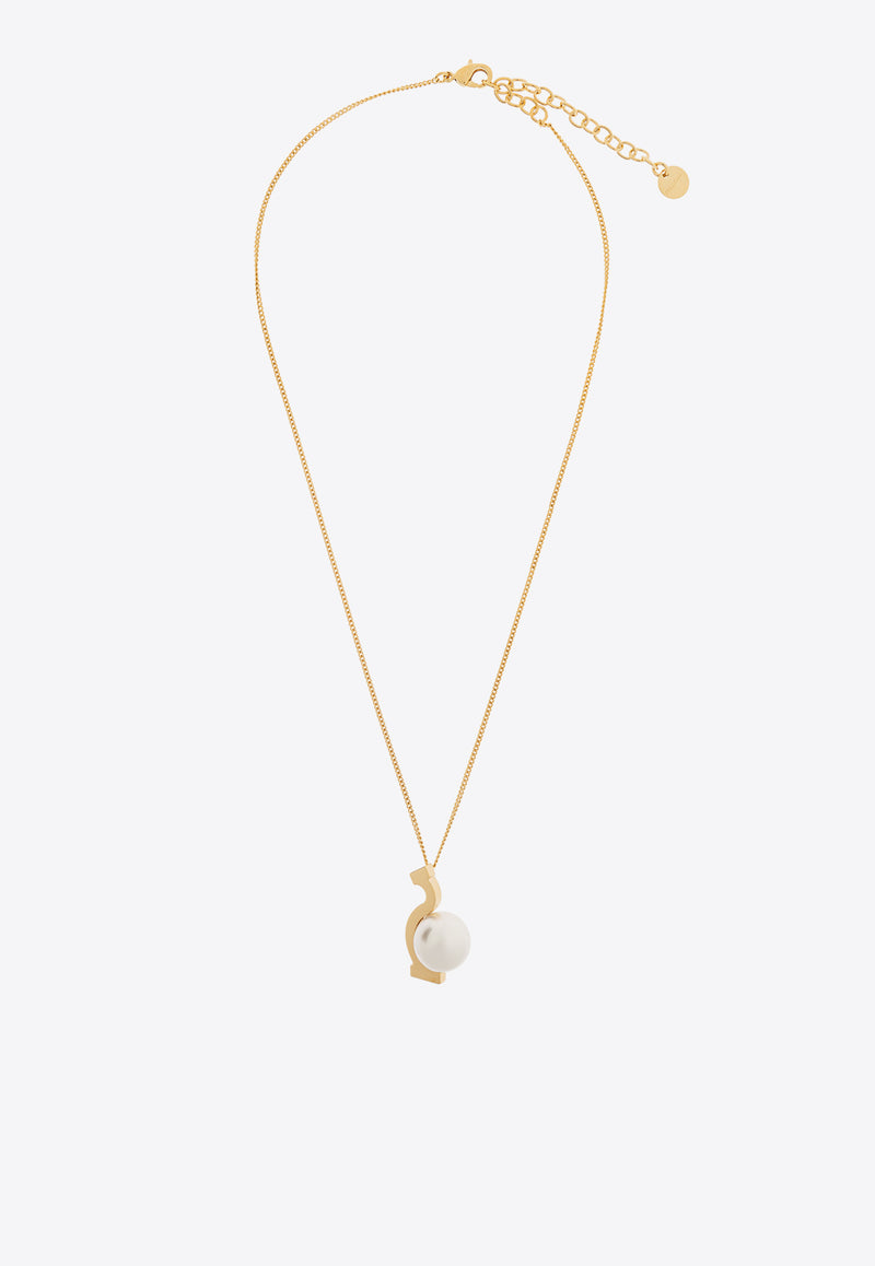 قلادة بحُلية شعار مع لؤلؤة كبيرة