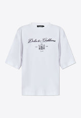 تي شيرت برقبة دائرية وشعار مطبوع