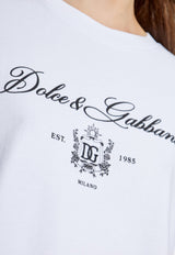 تي شيرت برقبة دائرية وشعار مطبوع