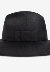 قبعة منسوجة بعقدة فراشية جانبية