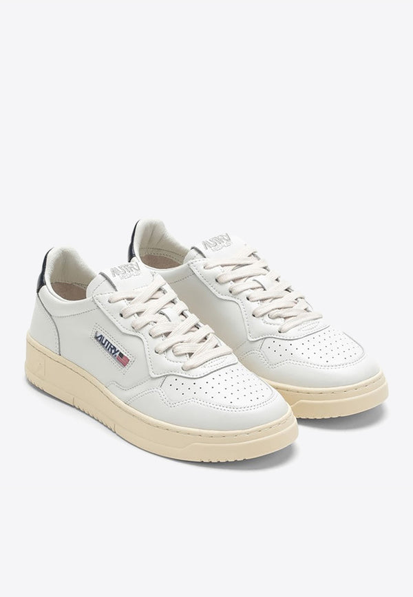 Autry Medalist Low-Top Sneakers with Contrasting Heel White AULWLL12/N_AUTRY-LL12