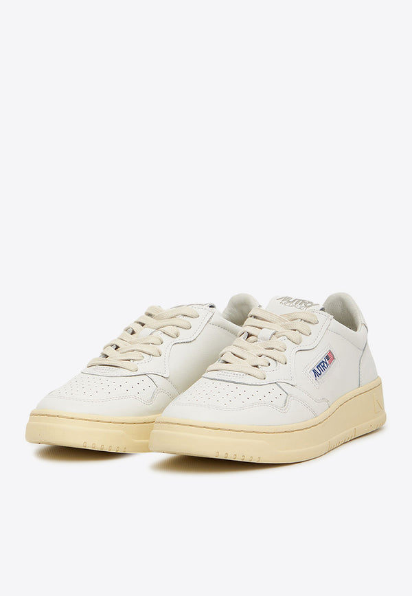 Autry Medalist Low-Top Leather Sneakers White AULW-LL-15