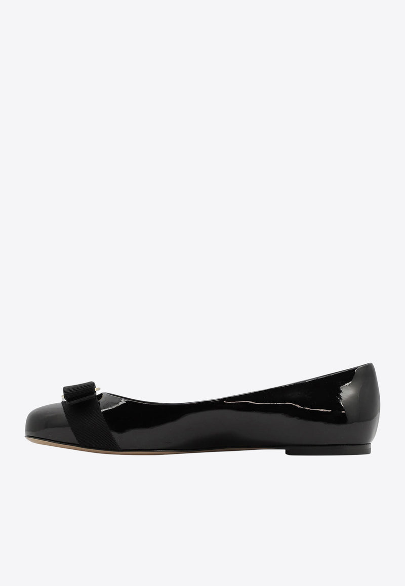 Ferragamo Varina Patent Leather Ballet Flats Black 0574556_ac109f1f-3b5c-423d-9b3c-78ca29162742