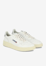 Autry Medalist Low-Top Sneakers White AULWLL05_751abcc7-f89c-42bb-9ac9-33f6f5c15864