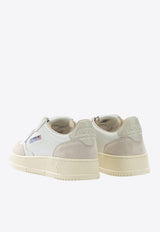 Autry Medalist Low Sneakers White AULWLS14_b44069ff-81ad-4d02-838a-ea0148cbe057