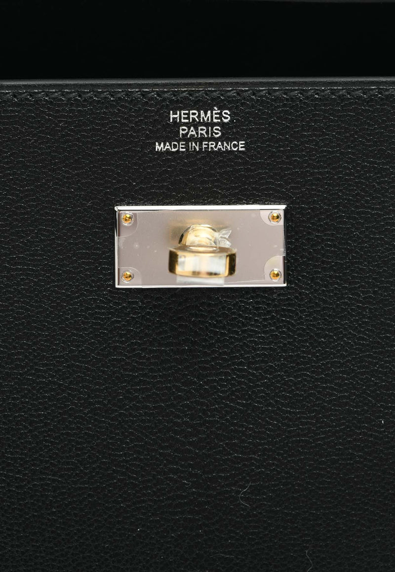 محفظة كيلي تو غو من جلد الكامكيلا باللون الأسود مع أجزاء معدنية باللون الفضي والذهبي