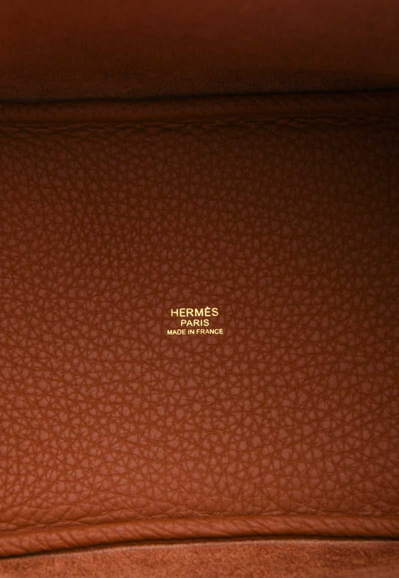 حقيبة بيكوتين لوك 18 من جلد التوريلون كليمنس بلون كويفر مع أجزاء معدنية ذهبية