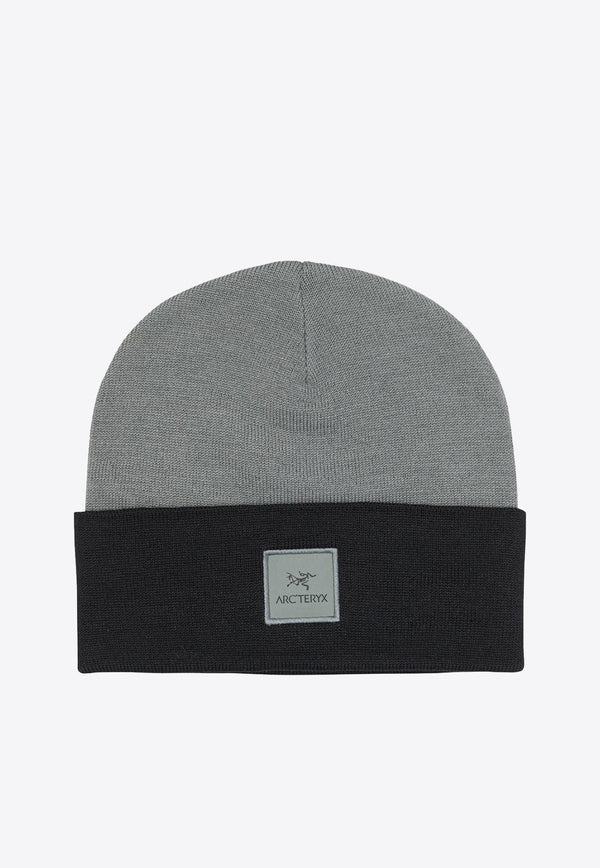 Arc'teryx Two-Tone Logo Patch Beanie Gray X000009931COLOUR BLOCK TOQUEVOID/BLACK_623df654-10a8-4f47-b8b7-e3e36946525f