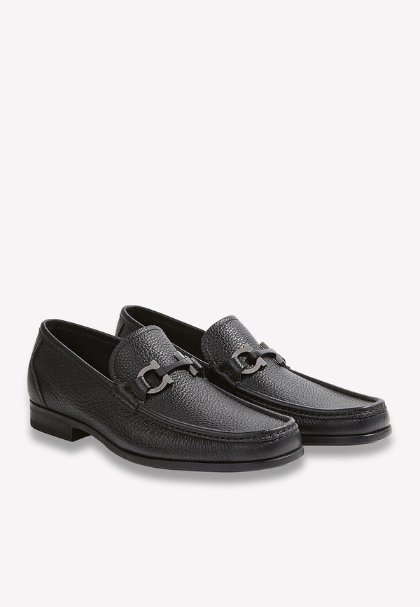 Salvatore Ferragamo Gancini Ornament Loafers in Calf Leather Black 029392 GRANDIOSO 642848 NERO