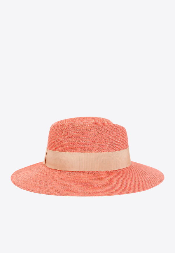 قبعة بشعار الماركة فيرجيني