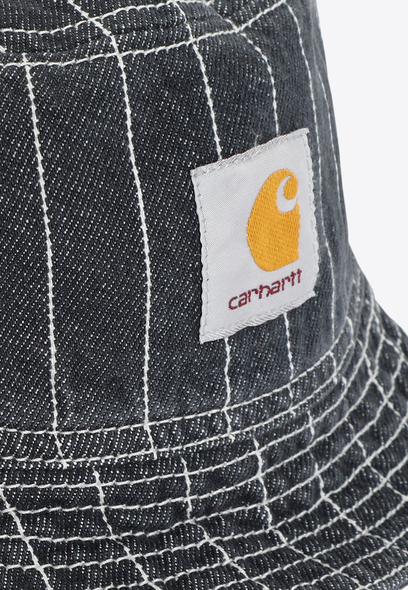 قبعة دلو مخططة بشعار الماركة