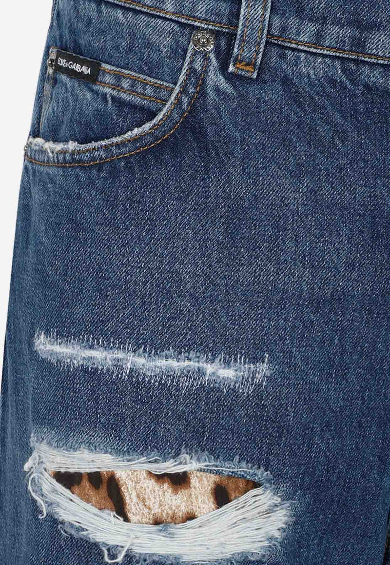 بنطال جينز بقصة مستقيمة وشعار الماركة